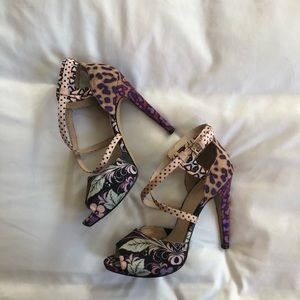 Nine West patterned strappy pumps